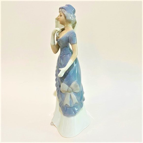 Vintage HK Harvey Knox Porcelain Woman Figurine - Picture 5 of 8